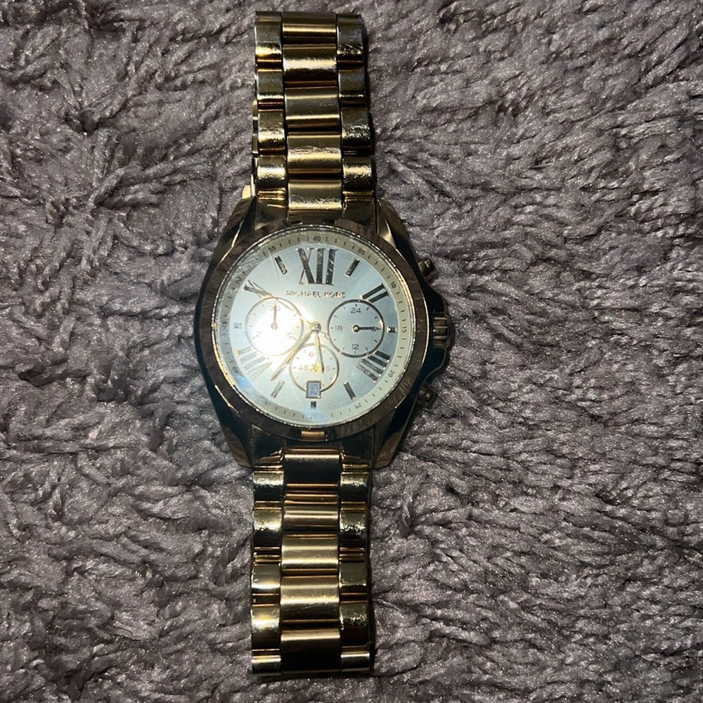Michael Kors MK5605 Unisex Chronograph 40mm Case Gold Analog Wristwatch